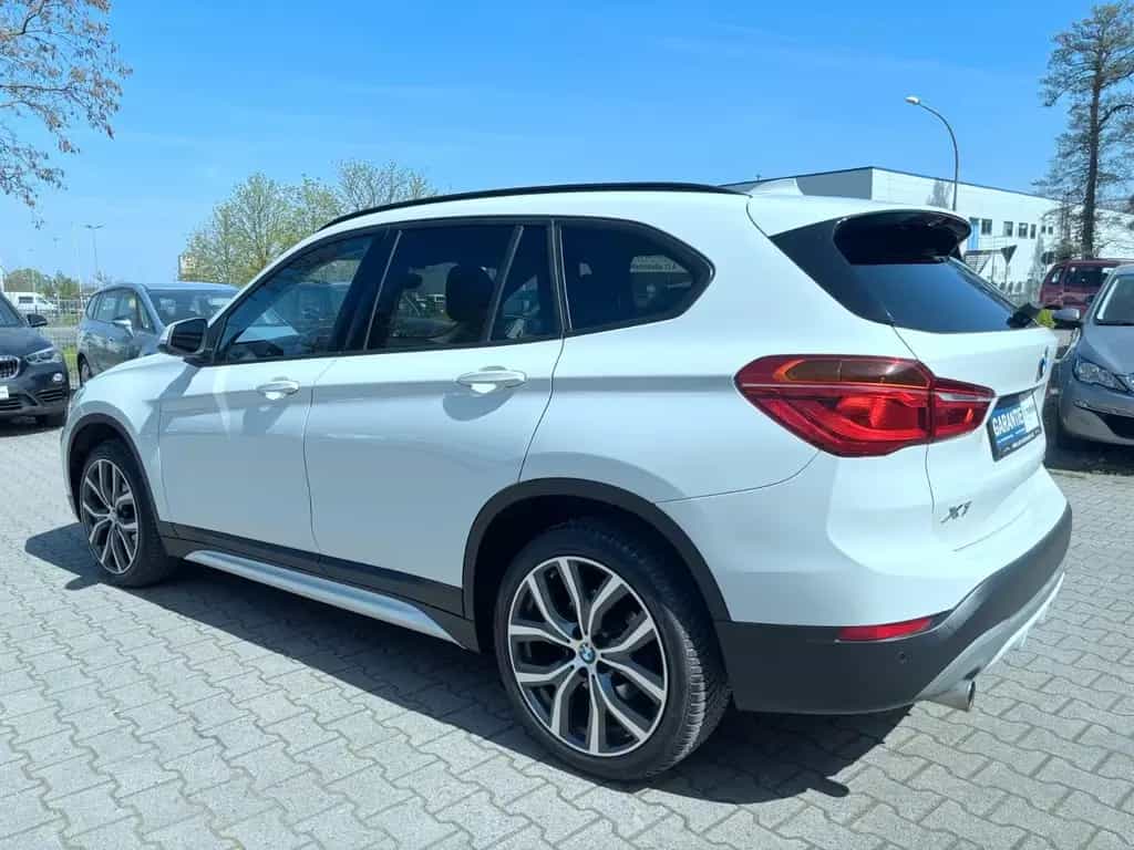 BMW X1 sDrive 20 i Sport Line*Navi*LED*Carplay*19" 05/2018-photo-12