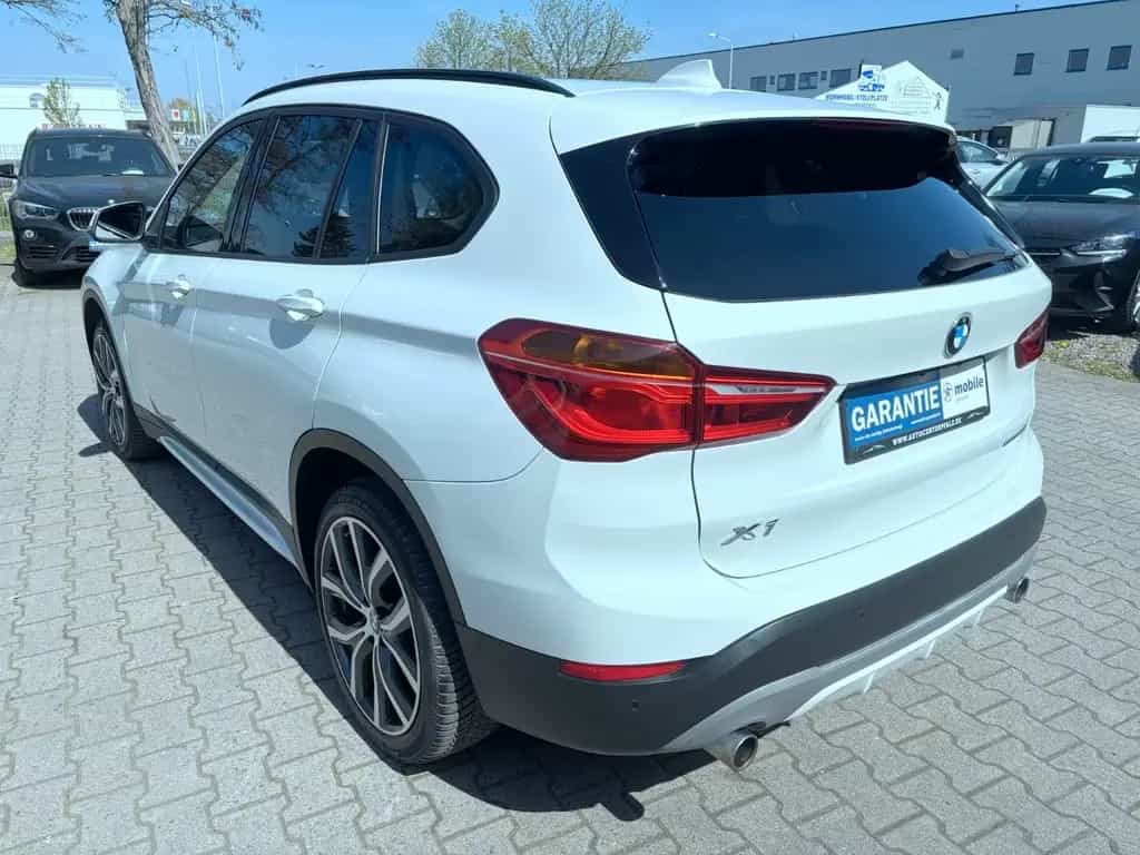 BMW X1 sDrive 20 i Sport Line*Navi*LED*Carplay*19" 05/2018-photo-14
