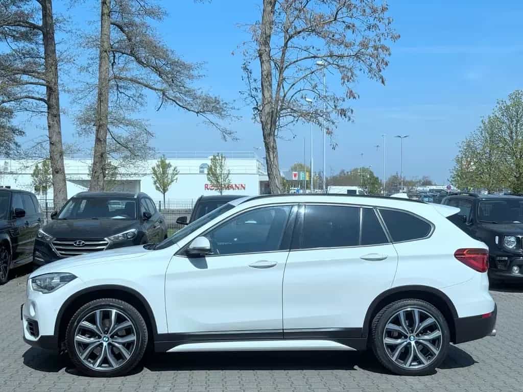 BMW X1 sDrive 20 i Sport Line*Navi*LED*Carplay*19" 05/2018-photo-9