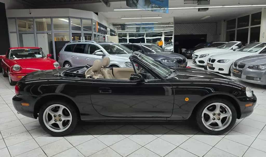 Mazda MX-5 1.6i*ROADSTER*LEDER*ALLWETTERREIFEN*67TKM* 11/2000-photo-4