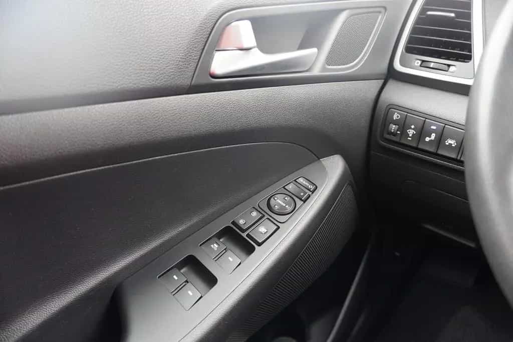 Hyundai TUCSON 1.6 T-GDI Intro Edition 4WD Navi Kamera 06/2016-photo-18