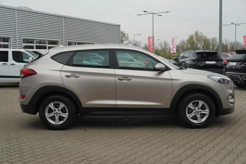 Hyundai TUCSON 1.6 T-GDI Intro Edition 4WD Navi Kamera 06/2016-photo-4