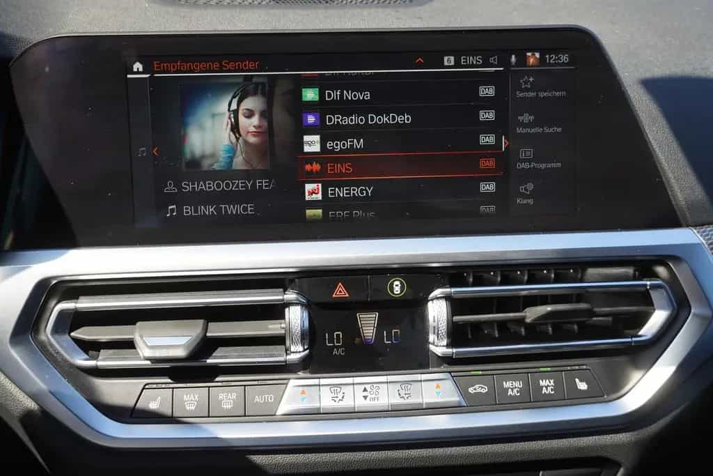 BMW 318 i M Sport LED Navi AHK Tempomat Sitzheizung 11/2020-photo-16