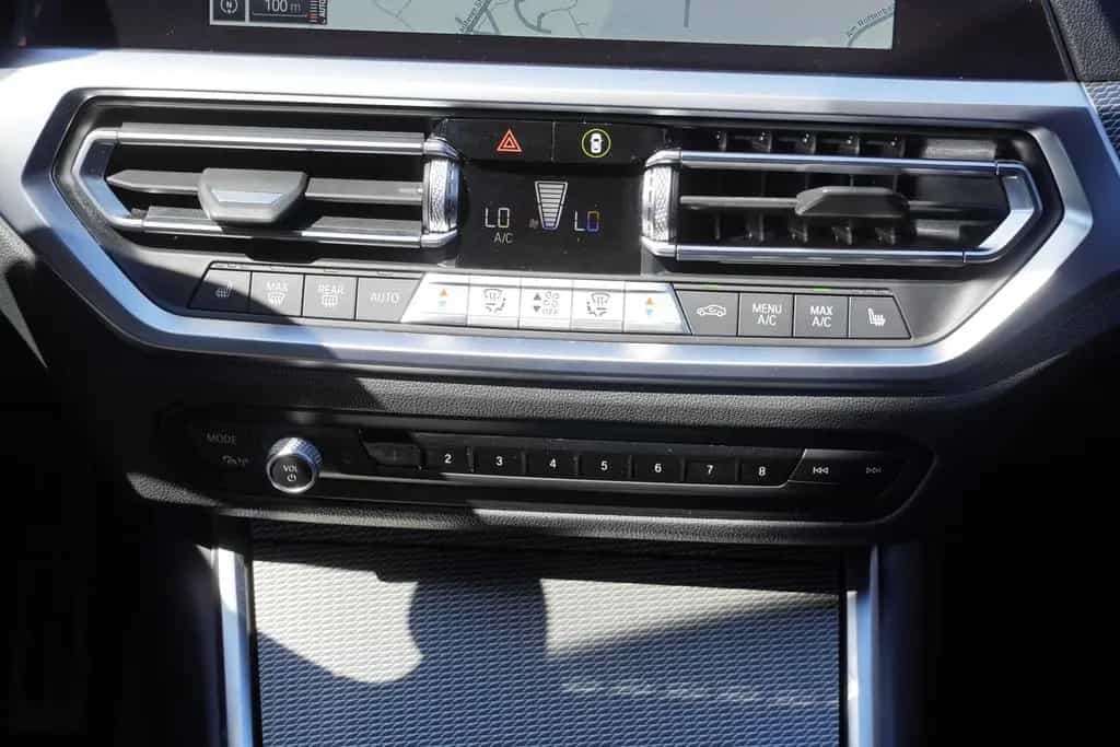 BMW 318 i M Sport LED Navi AHK Tempomat Sitzheizung 11/2020-photo-18