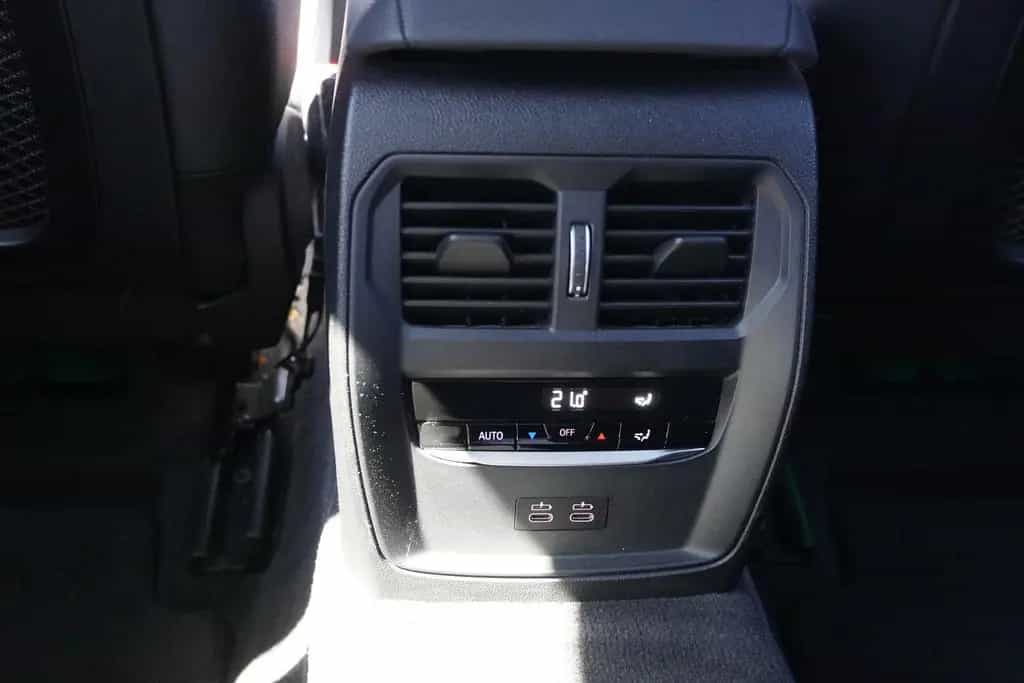 BMW 318 i M Sport LED Navi AHK Tempomat Sitzheizung 11/2020-photo-24