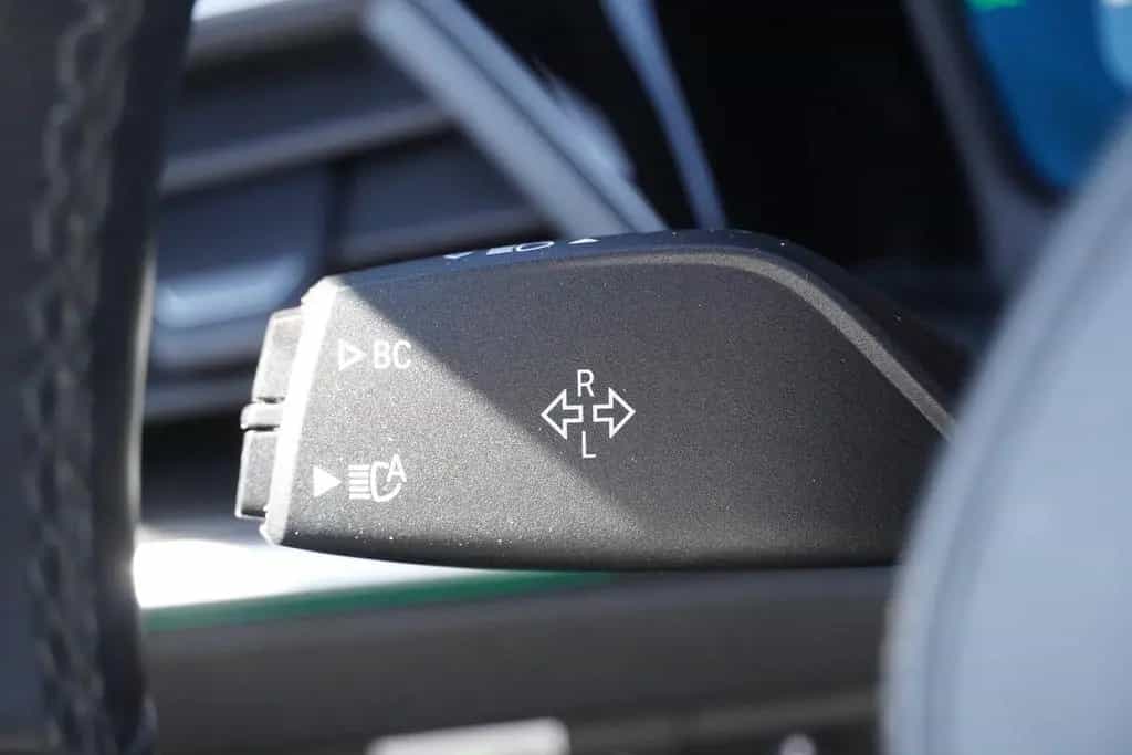 BMW 318 i M Sport LED Navi AHK Tempomat Sitzheizung 11/2020-photo-29