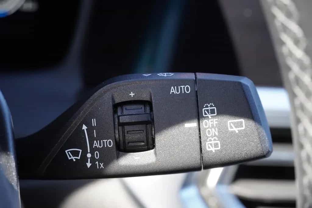 BMW 318 i M Sport LED Navi AHK Tempomat Sitzheizung 11/2020-photo-30