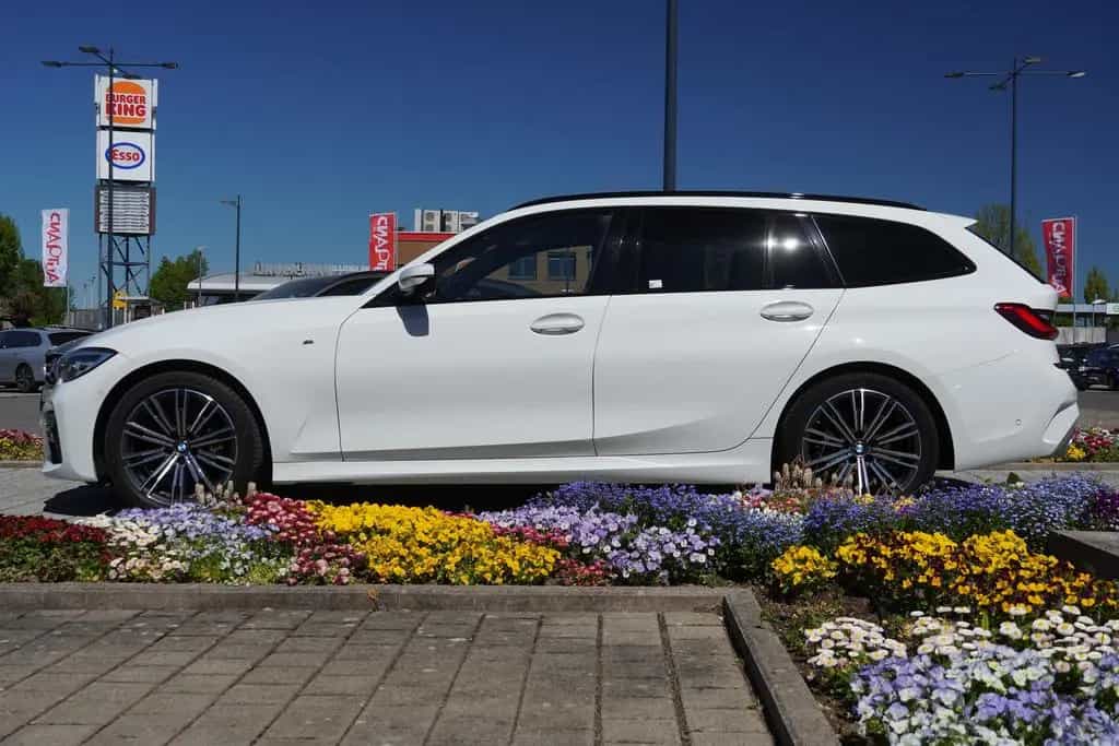 BMW 318 i M Sport LED Navi AHK Tempomat Sitzheizung 11/2020-photo-4
