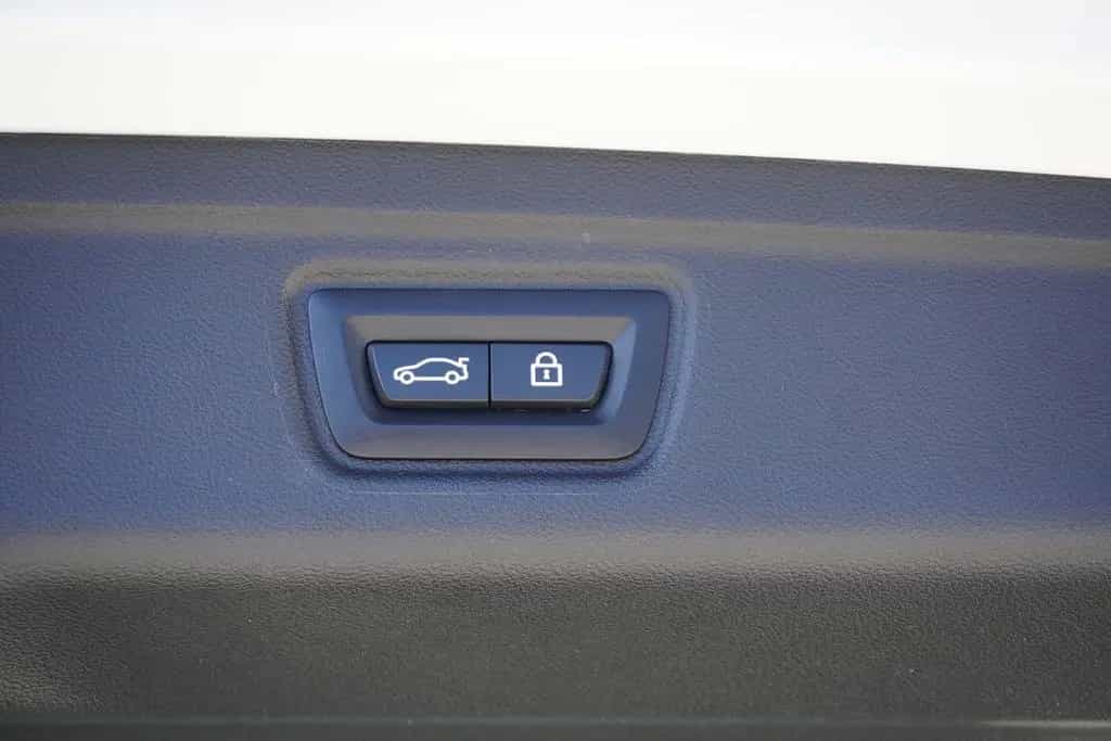 BMW 318 i M Sport LED Navi AHK Tempomat Sitzheizung 11/2020-photo-40