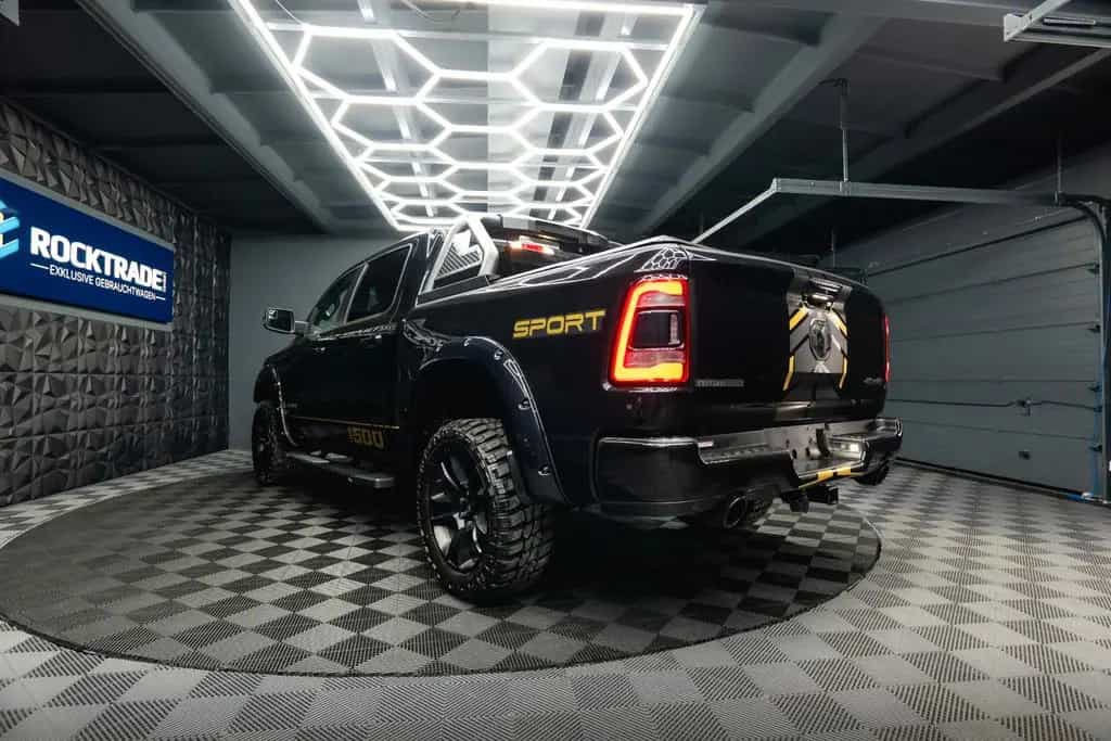 Dodge RAM 5.7 V8 GOLD EDITION OFFROAD 4x4 UNFALLFREI 09/2023-photo-13