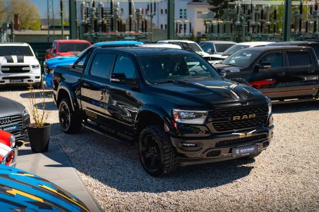 Dodge RAM 5.7 V8 GOLD EDITION OFFROAD 4x4 UNFALLFREI 09/2023-photo-17