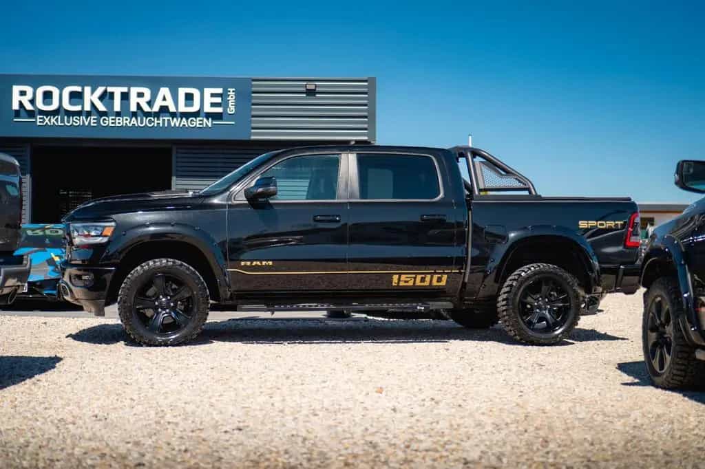 Dodge RAM 5.7 V8 GOLD EDITION OFFROAD 4x4 UNFALLFREI 09/2023-photo-23