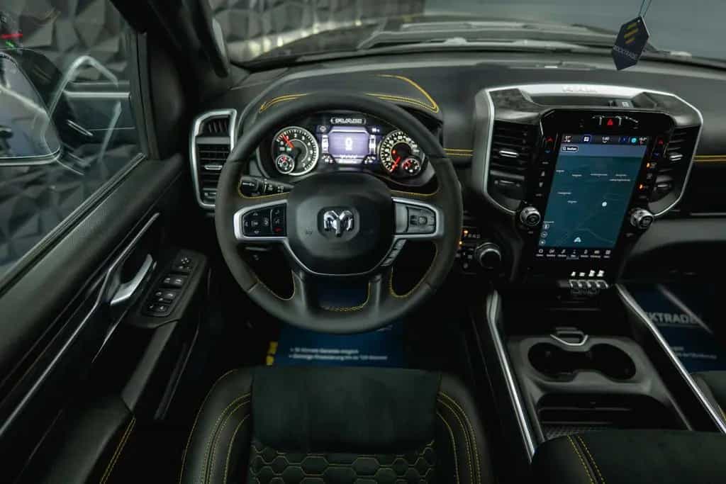Dodge RAM 5.7 V8 GOLD EDITION OFFROAD 4x4 UNFALLFREI 09/2023-photo-25