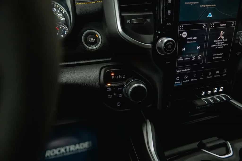 Dodge RAM 5.7 V8 GOLD EDITION OFFROAD 4x4 UNFALLFREI 09/2023-photo-26