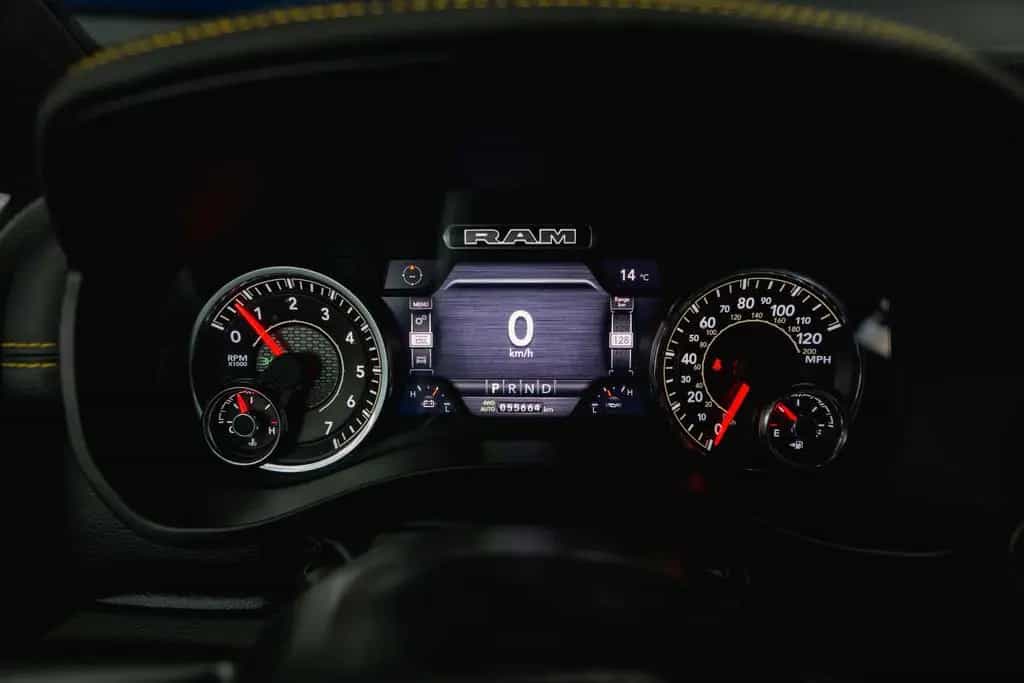 Dodge RAM 5.7 V8 GOLD EDITION OFFROAD 4x4 UNFALLFREI 09/2023-photo-32