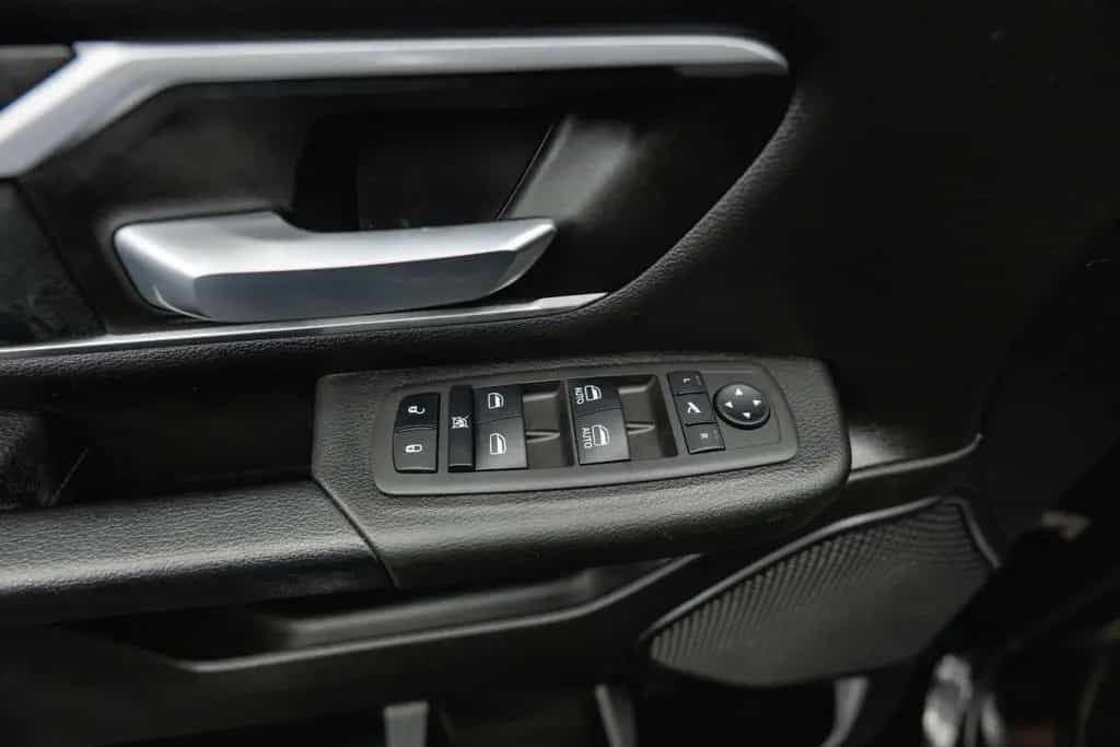 Dodge RAM 5.7 V8 GOLD EDITION OFFROAD 4x4 UNFALLFREI 09/2023-photo-34