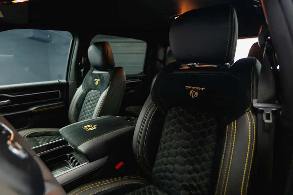 Dodge RAM 5.7 V8 GOLD EDITION OFFROAD 4x4 UNFALLFREI 09/2023-photo-37