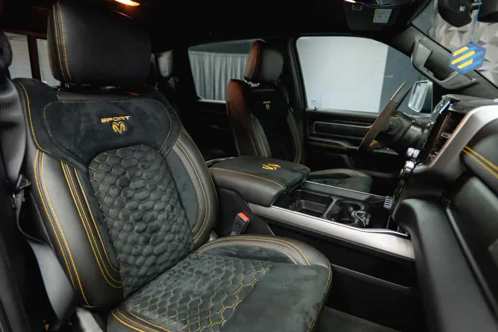 Dodge RAM 5.7 V8 GOLD EDITION OFFROAD 4x4 UNFALLFREI 09/2023-photo-46
