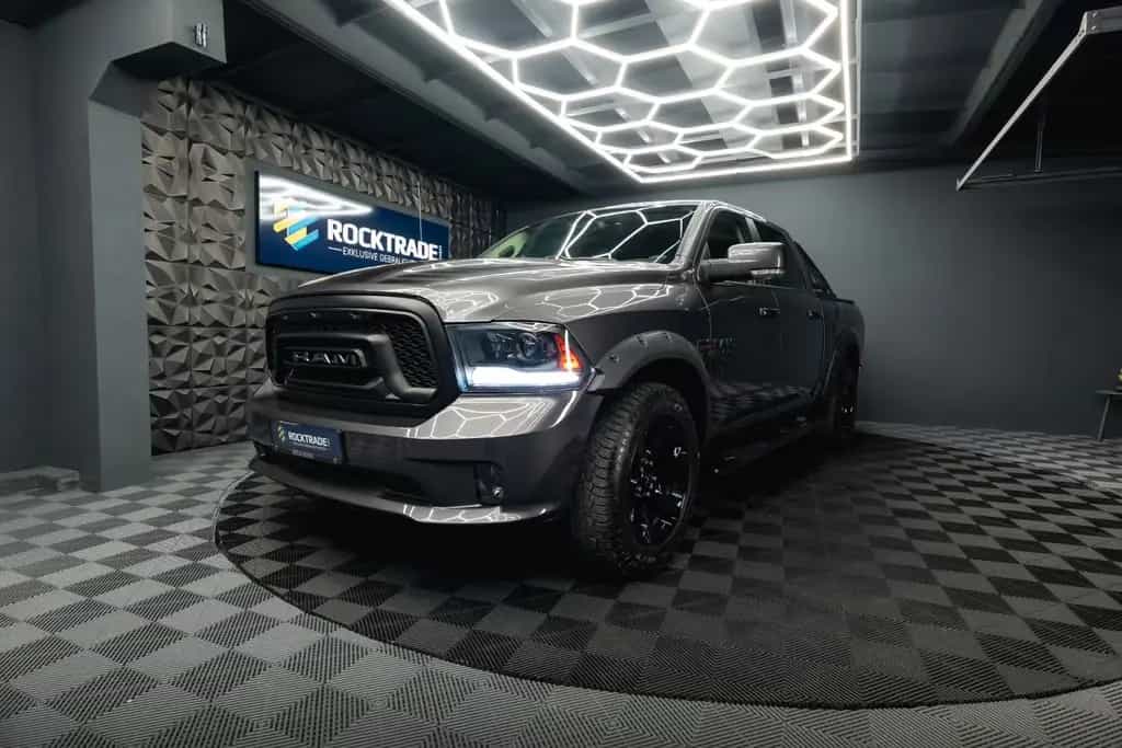 Dodge RAM 5.7 V8 HEMI 4x4 Sport LARAMIE NightPaket 19% 07/2017-photo-0