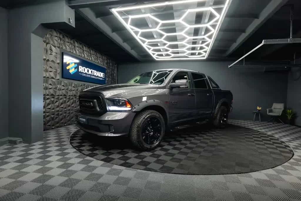 Dodge RAM 5.7 V8 HEMI 4x4 Sport LARAMIE NightPaket 19% 07/2017-photo-1