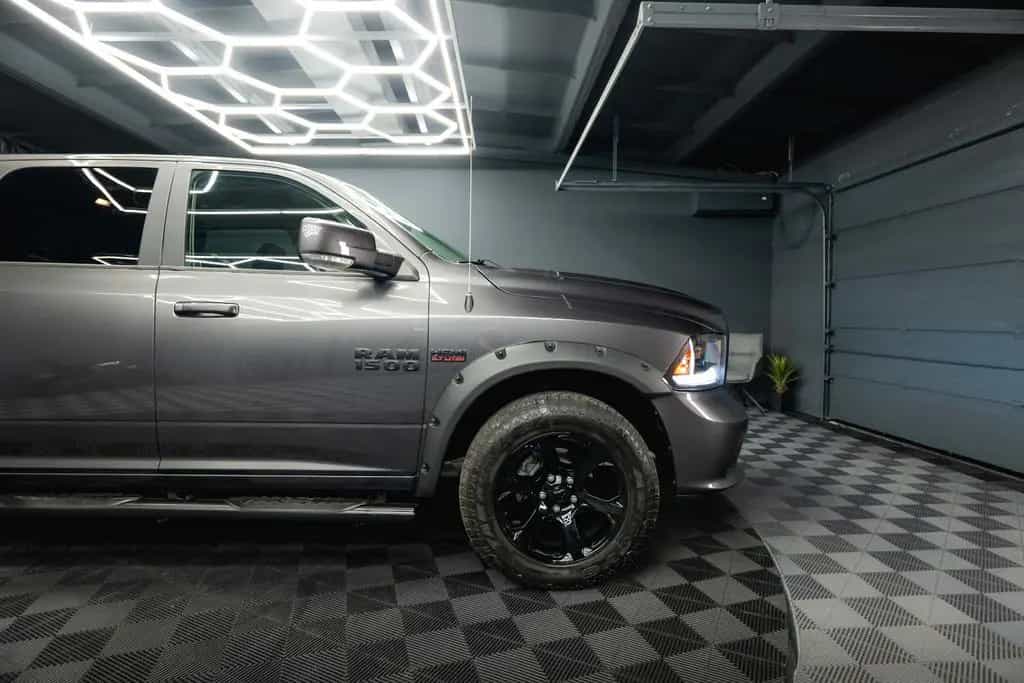 Dodge RAM 5.7 V8 HEMI 4x4 Sport LARAMIE NightPaket 19% 07/2017-photo-11