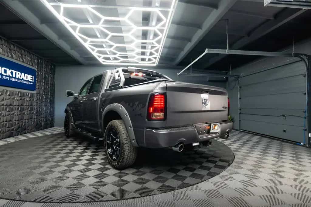 Dodge RAM 5.7 V8 HEMI 4x4 Sport LARAMIE NightPaket 19% 07/2017-photo-16