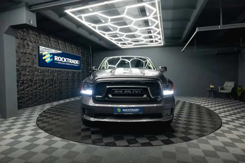 Dodge RAM 5.7 V8 HEMI 4x4 Sport LARAMIE NightPaket 19% 07/2017-photo-2