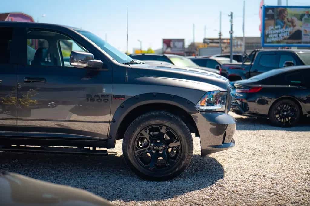 Dodge RAM 5.7 V8 HEMI 4x4 Sport LARAMIE NightPaket 19% 07/2017-photo-22