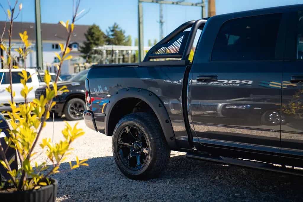 Dodge RAM 5.7 V8 HEMI 4x4 Sport LARAMIE NightPaket 19% 07/2017-photo-23