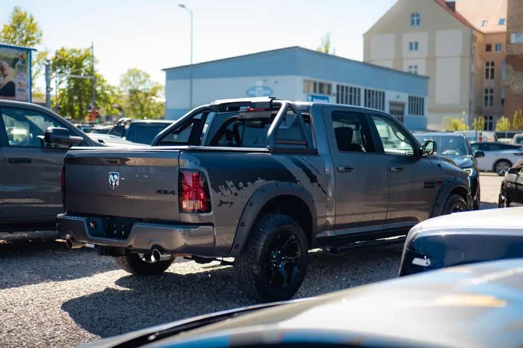 Dodge RAM 5.7 V8 HEMI 4x4 Sport LARAMIE NightPaket 19% 07/2017-photo-24