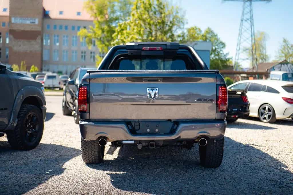 Dodge RAM 5.7 V8 HEMI 4x4 Sport LARAMIE NightPaket 19% 07/2017-photo-25