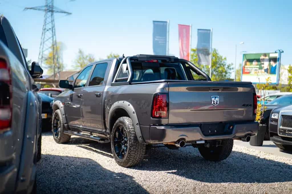 Dodge RAM 5.7 V8 HEMI 4x4 Sport LARAMIE NightPaket 19% 07/2017-photo-26