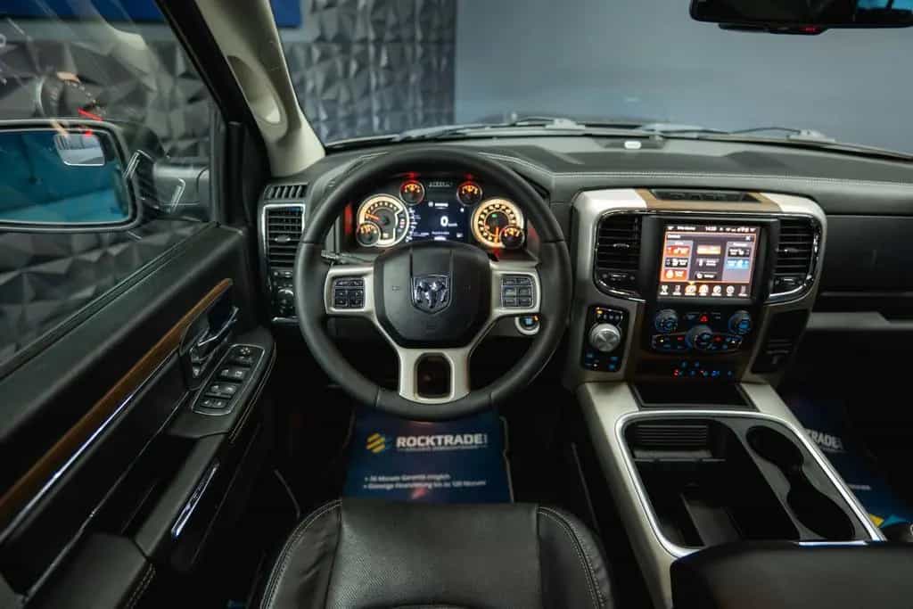 Dodge RAM 5.7 V8 HEMI 4x4 Sport LARAMIE NightPaket 19% 07/2017-photo-29