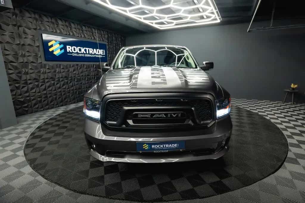 Dodge RAM 5.7 V8 HEMI 4x4 Sport LARAMIE NightPaket 19% 07/2017-photo-3
