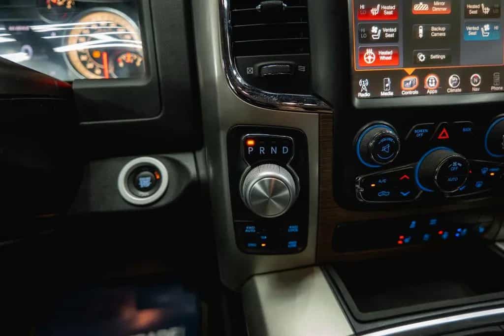 Dodge RAM 5.7 V8 HEMI 4x4 Sport LARAMIE NightPaket 19% 07/2017-photo-30