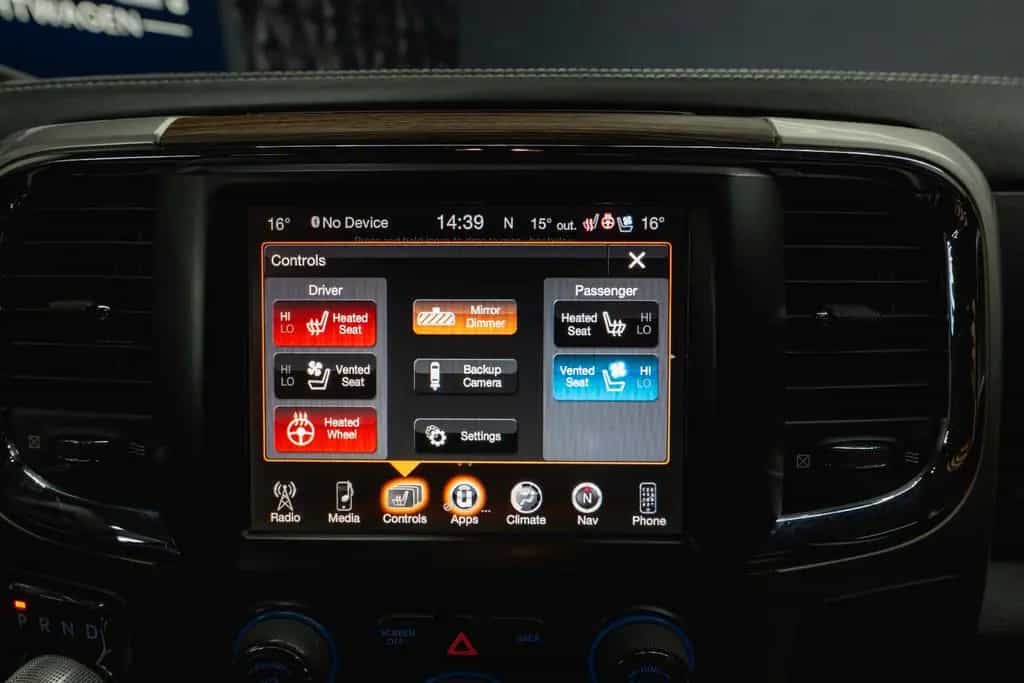 Dodge RAM 5.7 V8 HEMI 4x4 Sport LARAMIE NightPaket 19% 07/2017-photo-33