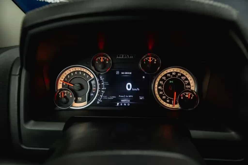 Dodge RAM 5.7 V8 HEMI 4x4 Sport LARAMIE NightPaket 19% 07/2017-photo-36