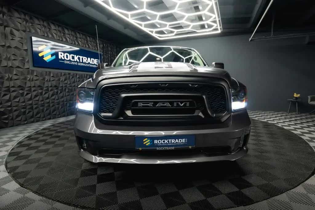 Dodge RAM 5.7 V8 HEMI 4x4 Sport LARAMIE NightPaket 19% 07/2017-photo-4