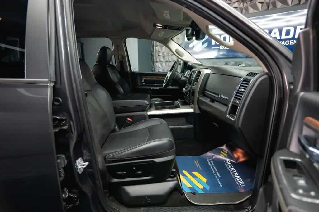 Dodge RAM 5.7 V8 HEMI 4x4 Sport LARAMIE NightPaket 19% 07/2017-photo-47