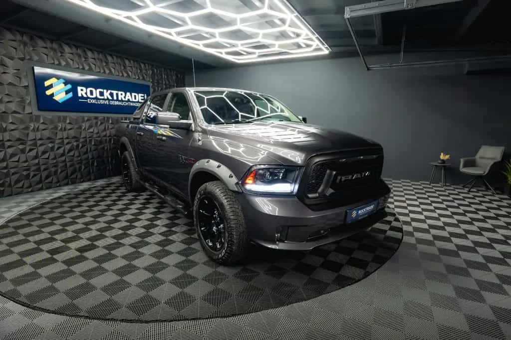 Dodge RAM 5.7 V8 HEMI 4x4 Sport LARAMIE NightPaket 19% 07/2017-photo-6