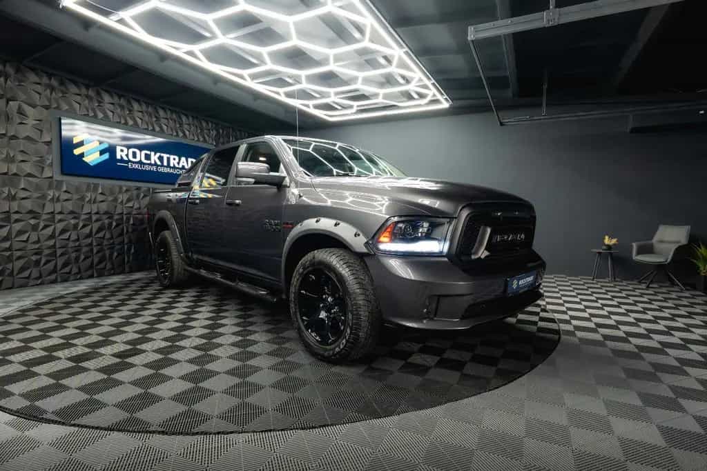 Dodge RAM 5.7 V8 HEMI 4x4 Sport LARAMIE NightPaket 19% 07/2017-photo-7