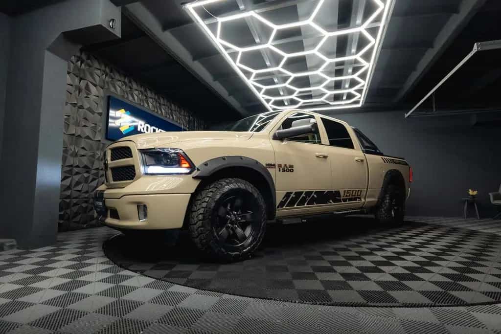 Dodge RAM 5.7 V8 HEMI 4x4 Offroad Night LONGBED *LPG* 07/2023-photo-1