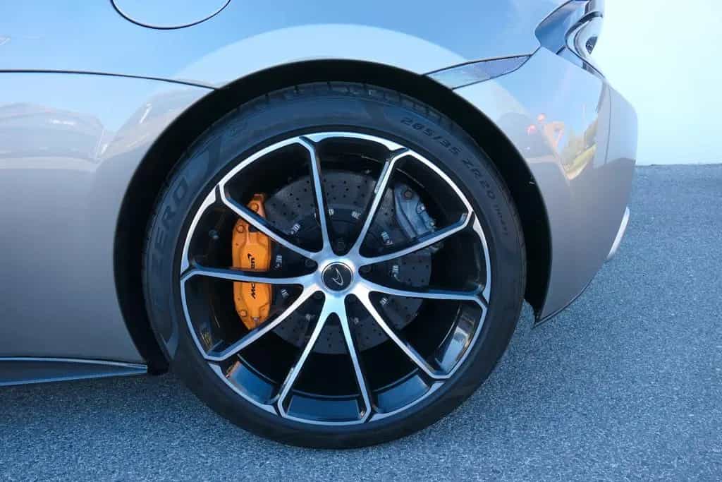 McLaren 570S 3.8 V8 Coupé - Lift/B&O/Reifen+Service neu 08/2016-photo-12