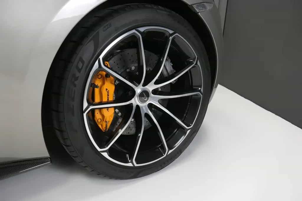 McLaren 570S 3.8 V8 Coupé - Lift/B&O/Reifen+Service neu 08/2016-photo-13