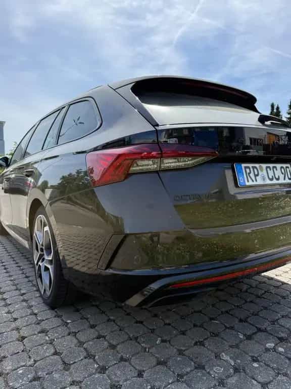 Skoda Octavia 2.0 TDI DSG 4x4 RS Combi RS, MwSt. 08/2022-photo-1