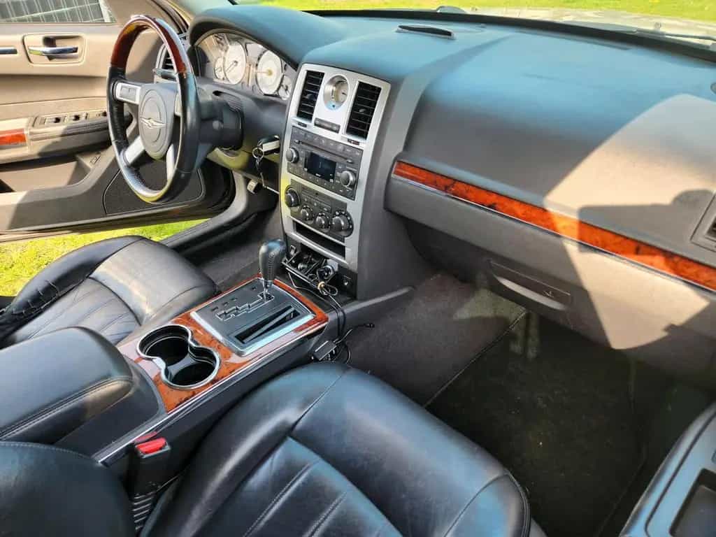 Chrysler 300C Limo 02.28TÜV 09/2009-photo-3