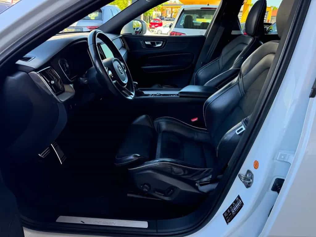 Volvo XC60 R Design AWD *Pano/Head-Up/AHK/Kamera360* 06/2018-photo-12