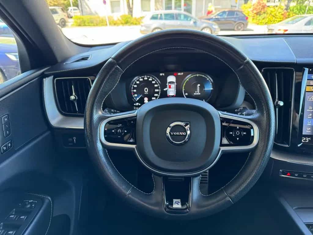Volvo XC60 R Design AWD *Pano/Head-Up/AHK/Kamera360* 06/2018-photo-16