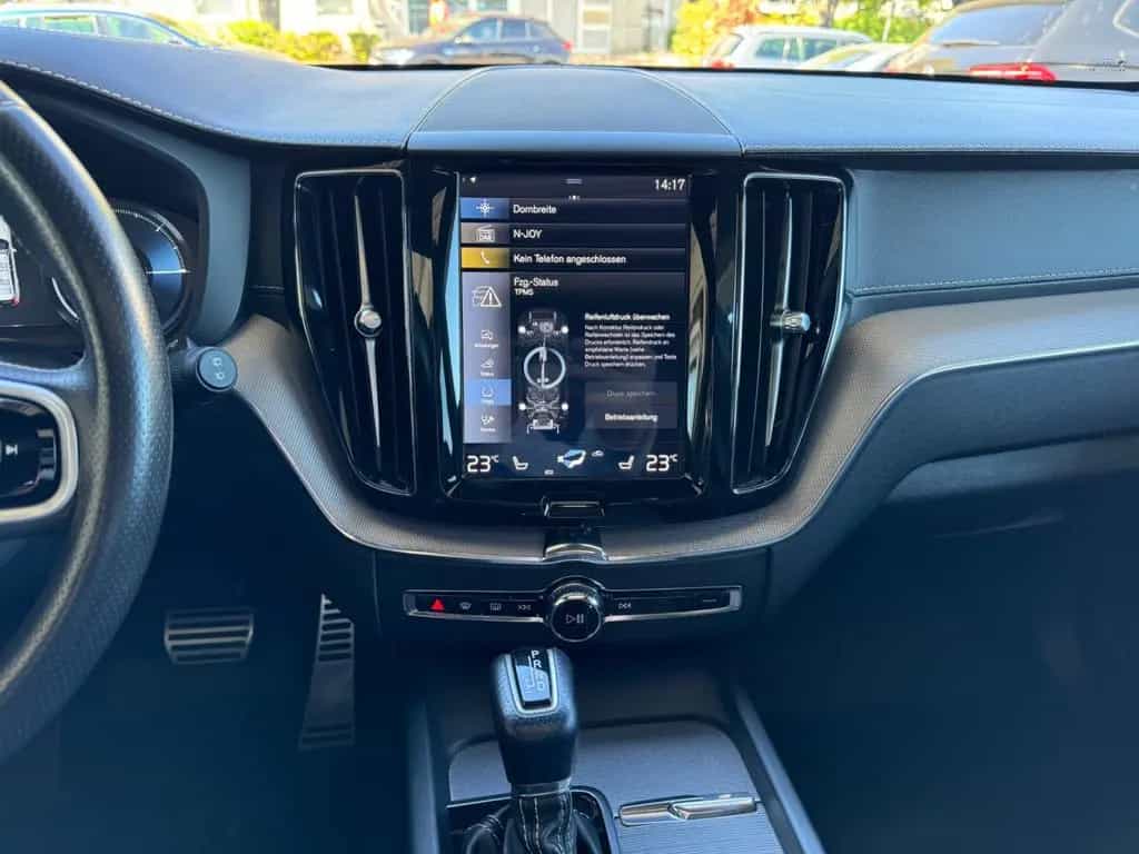 Volvo XC60 R Design AWD *Pano/Head-Up/AHK/Kamera360* 06/2018-photo-17
