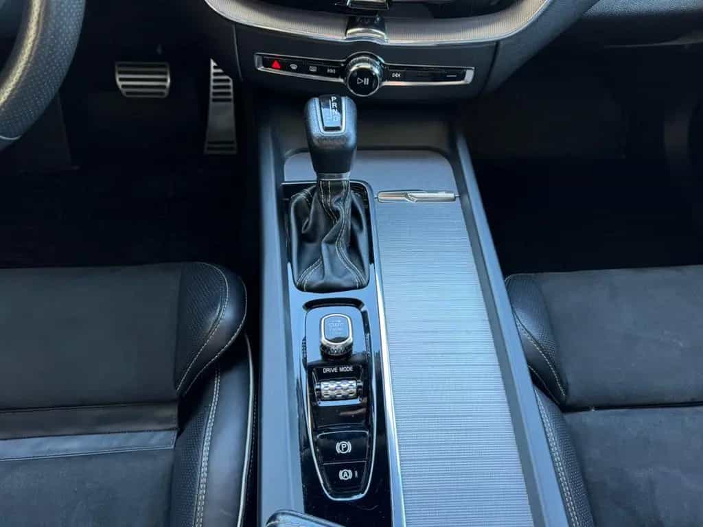 Volvo XC60 R Design AWD *Pano/Head-Up/AHK/Kamera360* 06/2018-photo-18